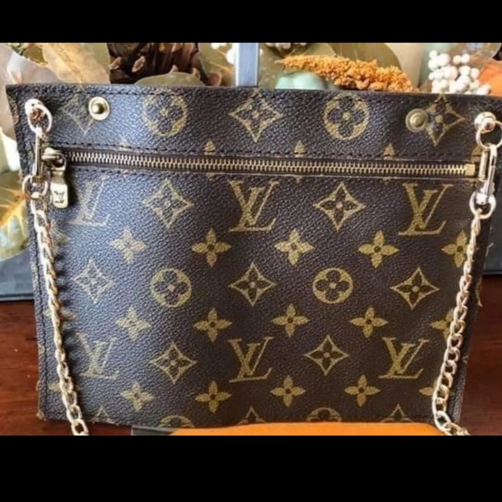 Auth Louis Vuitton Randonee pouch crossbody